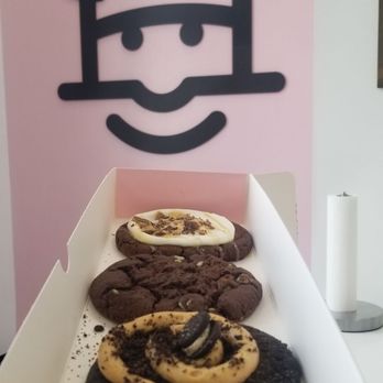 Crumbl - Bakersfield - Bakeries Near Me - Bakersfield, California