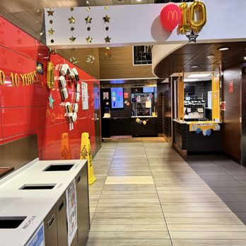 McDonald's - Interior - Fast Food Near Me - San Francisco, California McDonald's - Interior - Fast Food Near Me - San Francisco, California