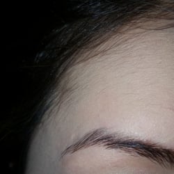 Breeze Salon - Well...not a good eyebrow if i say so myself.:/