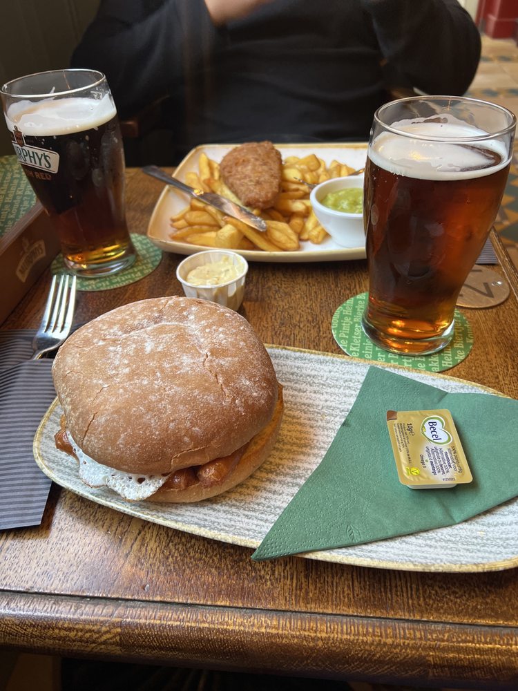 MURPHY’S IRISH PUB Updated May 2024 20 Photos & 18 Reviews Lounge 2, Schiphol, Noord