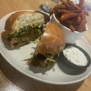 Moxies - Mahi sandwich - Lounges Near Me - Miami, Florida Moxies - Mahi sandwich - Lounges Near Me - Miami, Florida