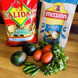 Quail Valley Market - Fresh guacamole & chips.