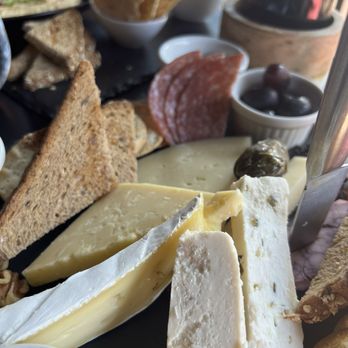 Barrel Wine and Cheese - Wine Bars Near Me - Chicago, Illinois
