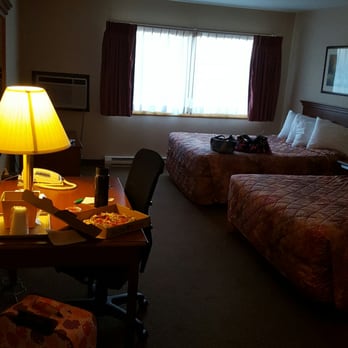 Magnuson Hotel Copper Crown - Large room for one person, but I used second bed to spread out all my clothes - Hotels Near Me - Hancock, Michigan Magnuson Hotel Copper Crown - Large room for one person, but I used second bed to spread out all my clothes - Hotels Near Me - Hancock, Michigan