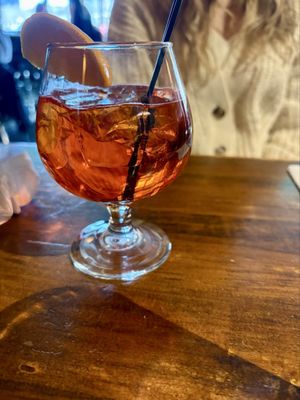 Harry's Country Club by null