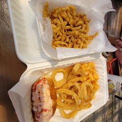 Fishermen's Catch - Lobster roll, onion rings, shrimp and clam strips. And this was after we'd eaten quite a bit.