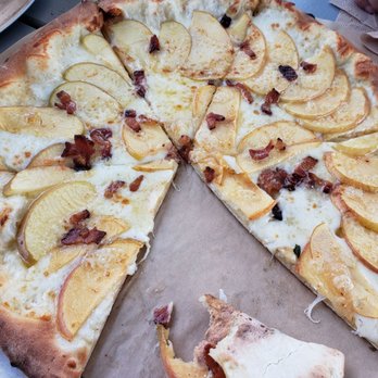 Humble Pie - Apple, bacon, fresh mozzarella - Pizza Near Me - Seattle, Washington