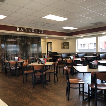 Darrell's Restaurant - Main dining area at Darrell's in Alexandria - Burgers Near Me - Alexandria, Louisiana