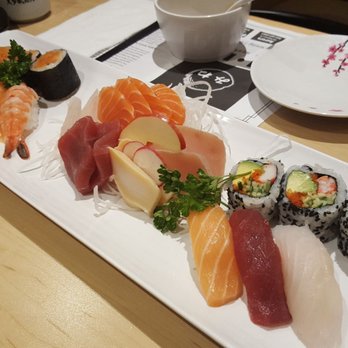 Mi Ne Sushi - Sashimi and sushi dinner - Sushi Bars Near Me - Aurora, Ontario