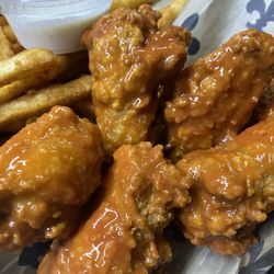The Station Sports Bar and Grill - Station Wings
