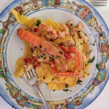 Al Gatto Nero - The pasta with seafood - Italian Near Me - Burano, VE Al Gatto Nero - The pasta with seafood - Italian Near Me - Burano, VE