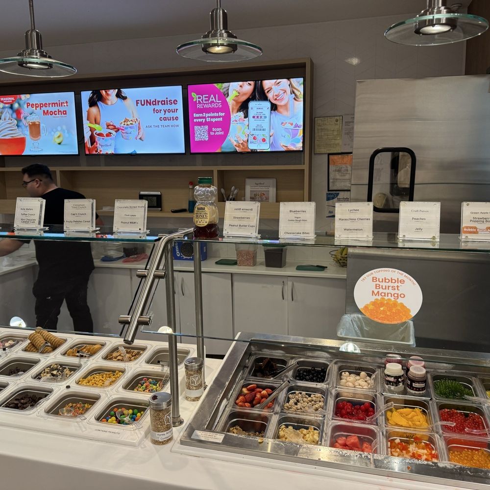 Wide selection of toppings! Love the jelly! Wide selection of toppings! Love the jelly!