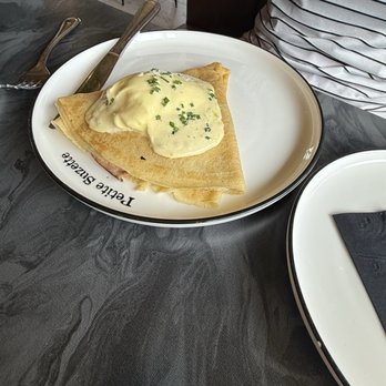 Petite Suzette - Benedict Omelette-outstanding!! - French Near Me - Montgomery, Texas