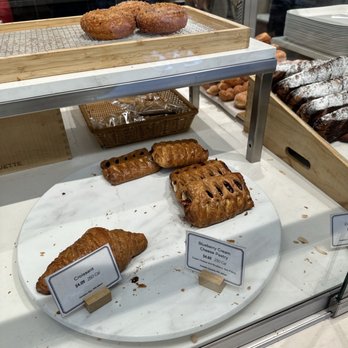 Paris Baguette - Bakeries Near Me - North York, Ontario