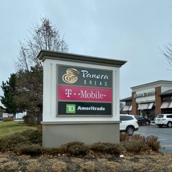 Td Ameritrade - Outdoor sign off of Golf Rd.