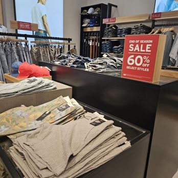 Levi’s Store - Accessories Near Me - Arcadia, California