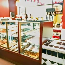 Winchell's Donut House - Counter