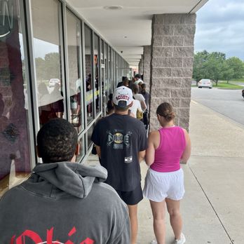 Slow Rise - Line - Donuts Near Me - Overland Park, Kansas Slow Rise - Line - Donuts Near Me - Overland Park, Kansas