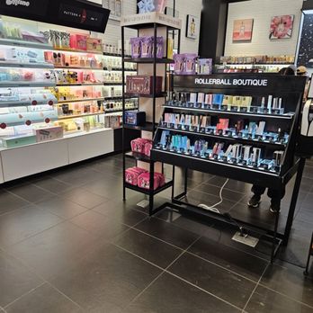 SEPHORA - Inside the store - Cosmetics & Beauty Supply Near Me - Valencia, California SEPHORA - Inside the store - Cosmetics & Beauty Supply Near Me - Valencia, California