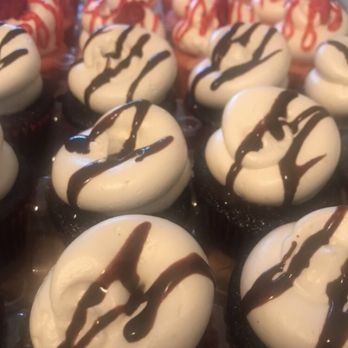 CC's Macarons and Desserts - Macarons Near Me