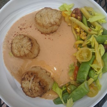 Woods - Scallops in a savory sauce - New American Near Me - West Tisbury, Massachusetts