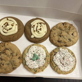 Crumbl - Seminole - Gingerbread, chocolate chip, and holiday sugar cookies - Bakeries Near Me - Seminole, Florida Crumbl - Seminole - Gingerbread, chocolate chip, and holiday sugar cookies - Bakeries Near Me - Seminole, Florida