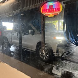 Tropical Car Wash - Car wash tunnel
