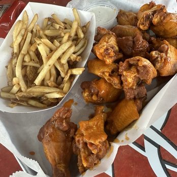 Mikey's Chicken & Tavern - Pizza Near Me - Boerne, Texas Mikey's Chicken & Tavern - Pizza Near Me - Boerne, Texas