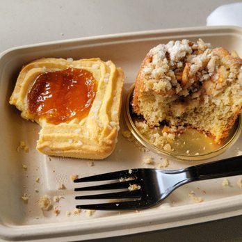 La Pasticceria - Brown sugar apple cake and apricot cookie - Desserts Near Me - Las Vegas, Nevada La Pasticceria - Brown sugar apple cake and apricot cookie - Desserts Near Me - Las Vegas, Nevada