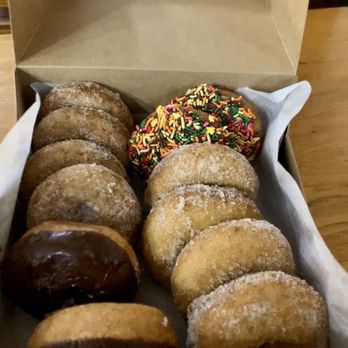 Robinette's Apple Haus & Winery - A dozen donuts for $9.50! - Wineries Near Me - Grand Rapids, Michigan Robinette's Apple Haus & Winery - A dozen donuts for $9.50! - Wineries Near Me - Grand Rapids, Michigan