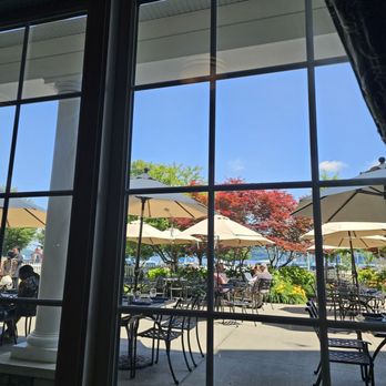 Blue Pointe Grille - Interioe view - New American Near Me - Watkins Glen, New York