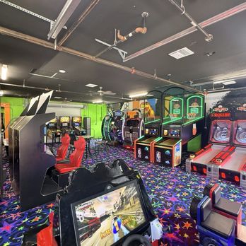 Golf N Gator - Clean but small - Mini Golf Near Me - Cape Canaveral, Florida