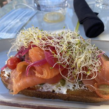 Goat Tree - Salmón on toast - Cafes Near Me - Santa Barbara, California Goat Tree - Salmón on toast - Cafes Near Me - Santa Barbara, California