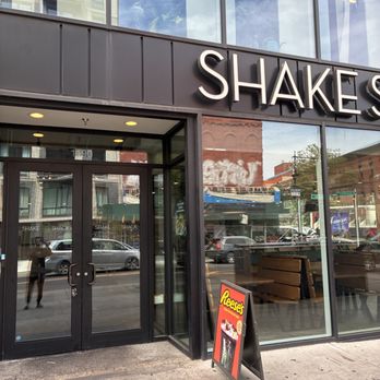 Shake Shack Downtown Brooklyn - Very unprofessional employees that work in this establishment on Fulton Avenue on the corner of Bedford - Burgers Near Me - Brooklyn, New York Shake Shack Downtown Brooklyn - Very unprofessional employees that work in this establishment on Fulton Avenue on the corner of Bedford - Burgers Near Me - Brooklyn, New York