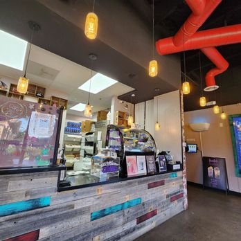 Cafe 86 - Interior! - Desserts Near Me - Carson, California