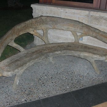 Rutherford Grill - bench outside - American Near Me - Rutherford, California Rutherford Grill - bench outside - American Near Me - Rutherford, California