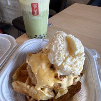 Gong Cha - Mochi Waffle crème brûlée  with Ice Cream - Bubble Tea Near Me - Santa Ana, California