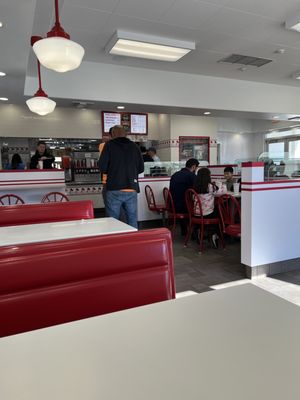 In-N-Out Burger by null