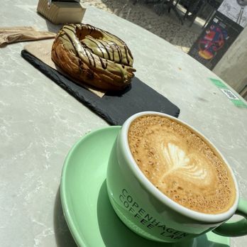 Copenhagen Coffee Lab & Bakery - Latte + Pistachio Croissant - Coffee & Tea Near Me - Lisbon, 11