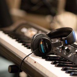 Bellinghome School of Music - Anything you need, we'll take care of it for you!