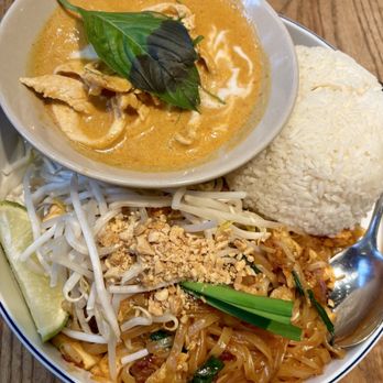 Isarn Thai Soul Kitchen - Chu Chi Red Curry lunch special - Thai Near Me - Seattle, Washington