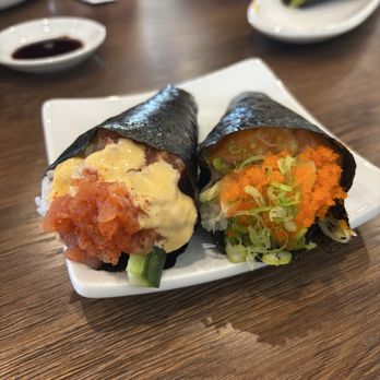 Happy Sushi - Spicy tuna and salmon truffle hand roll - Japanese Near Me - Chino Hills, California