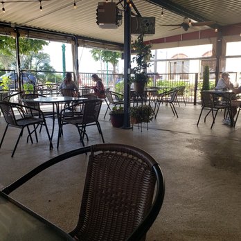 Bread Winners Cafe & Catering - Outdoor patio mid morning - Breakfast & Brunch Near Me - Arvada, Colorado