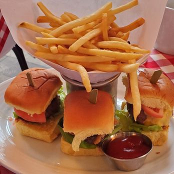 P. J. Clarke's - Trio mini burgers - Cocktail Bars Near Me - Philadelphia, Pennsylvania P. J. Clarke's - Trio mini burgers - Cocktail Bars Near Me - Philadelphia, Pennsylvania