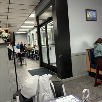 Ft Wright Family Restaurant - Inside - Breakfast & Brunch Near Me - Fort Wright, Kentucky