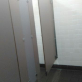 Cracker Barrel Old Country Store - Women's restroom - American Near Me - Slidell, Louisiana