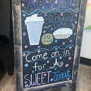 Twisted Sugar - August birthday cake - Desserts Near Me - Charlotte, North Carolina Twisted Sugar - August birthday cake - Desserts Near Me - Charlotte, North Carolina
