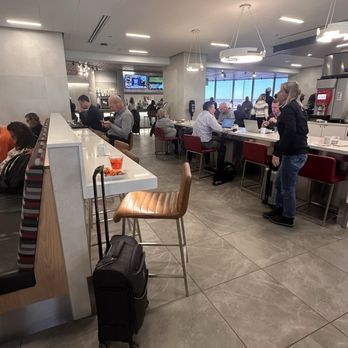 Admirals Club - Concourse H/K - Seating areas - Airport Lounges Near Me - Chicago, Illinois Admirals Club - Concourse H/K - Seating areas - Airport Lounges Near Me - Chicago, Illinois
