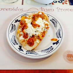 Doña Chilaca - Delicioso mollete con chilaquiles rojos