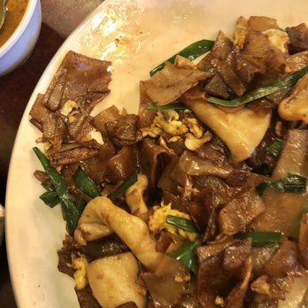 Mamak - Chow Kway Teow (without bean sprouts, extra squid instead of shrimp). Decent. - Malaysian Near Me - Doraville, Georgia Mamak - Chow Kway Teow (without bean sprouts, extra squid instead of shrimp). Decent. - Malaysian Near Me - Doraville, Georgia